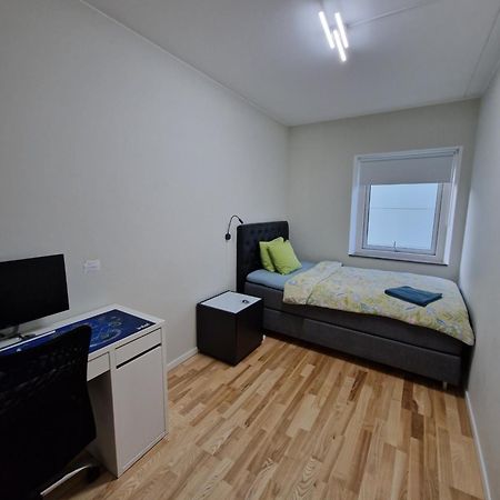 Homestay - Private Room In An Apartment กอเทนเบิร์ก ภายนอก รูปภาพ
