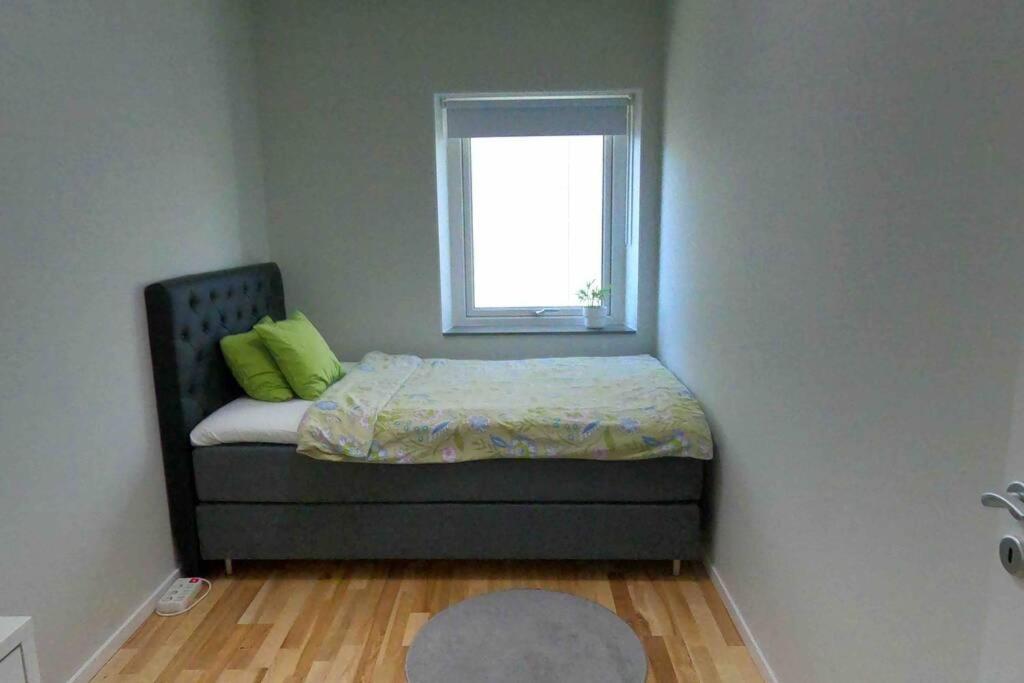 Homestay - Private Room In An Apartment กอเทนเบิร์ก ภายนอก รูปภาพ