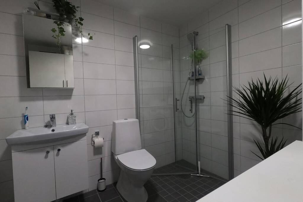 Homestay - Private Room In An Apartment กอเทนเบิร์ก ภายนอก รูปภาพ