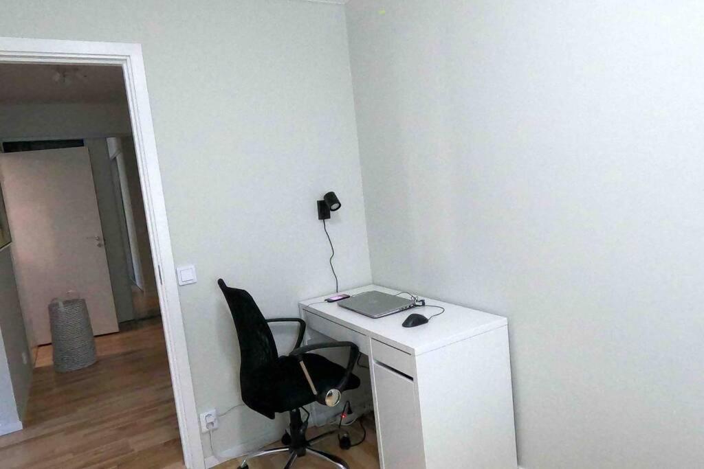 Homestay - Private Room In An Apartment กอเทนเบิร์ก ภายนอก รูปภาพ