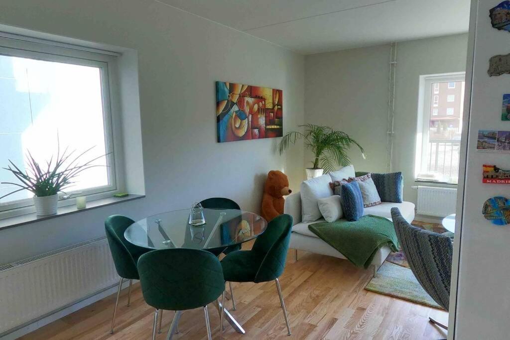 Homestay - Private Room In An Apartment กอเทนเบิร์ก ภายนอก รูปภาพ