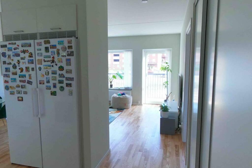 Homestay - Private Room In An Apartment กอเทนเบิร์ก ภายนอก รูปภาพ